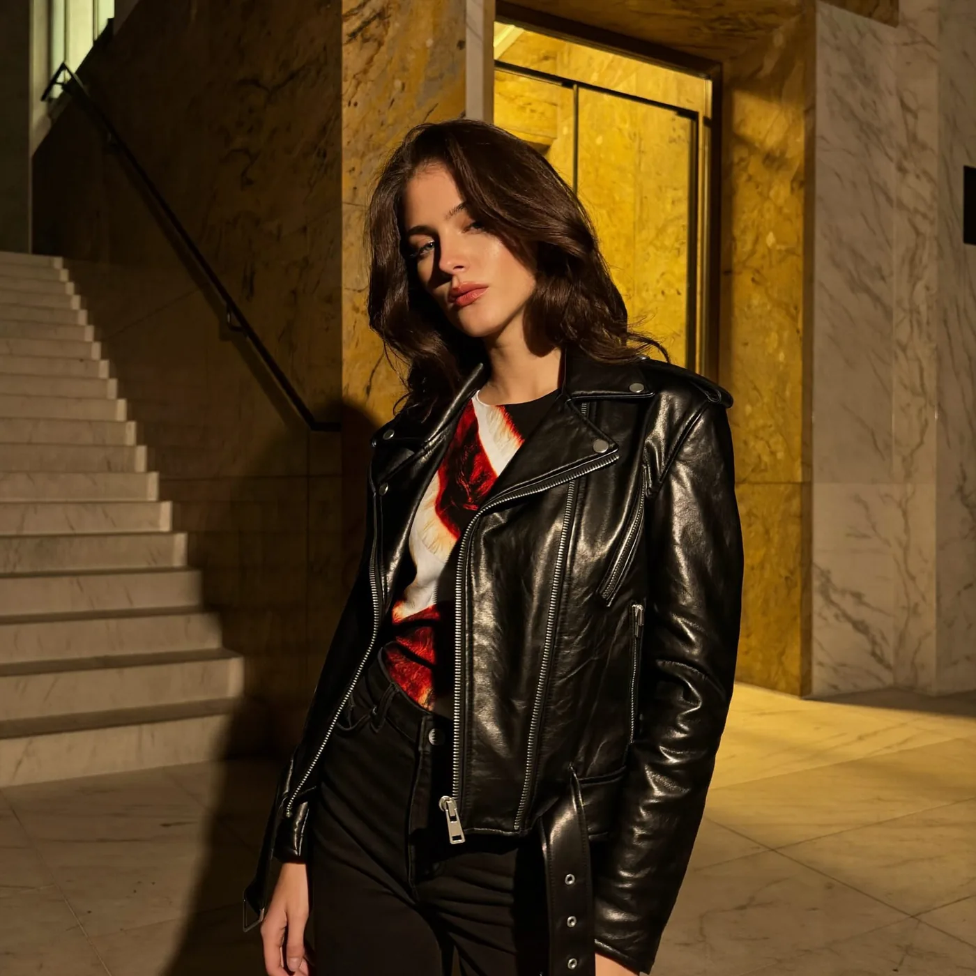 Woman wearing Buneri lederjacke kombinieren herbst 3