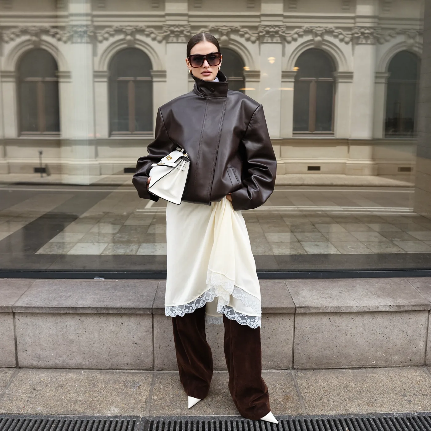 Woman wearing Buneri oversized lederjacke aesthetic 16
