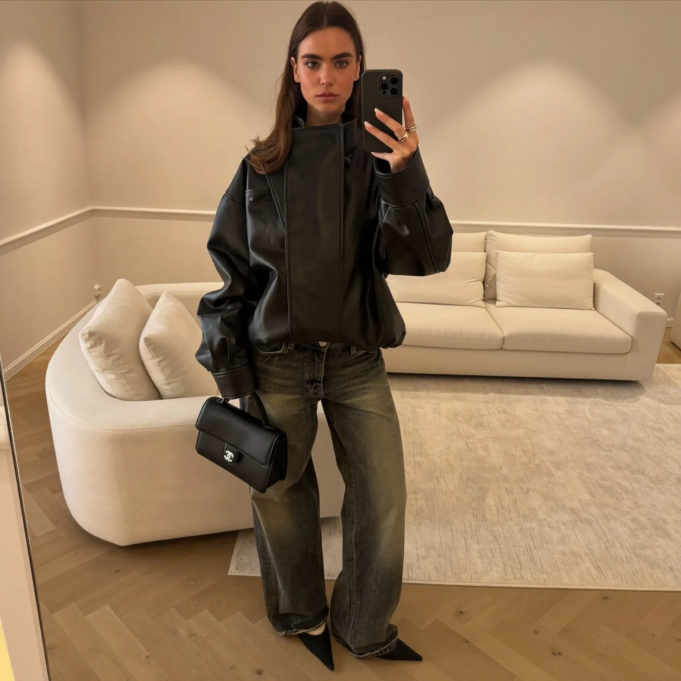 Woman wearing Buneri oversized lederjacke aesthetic 4