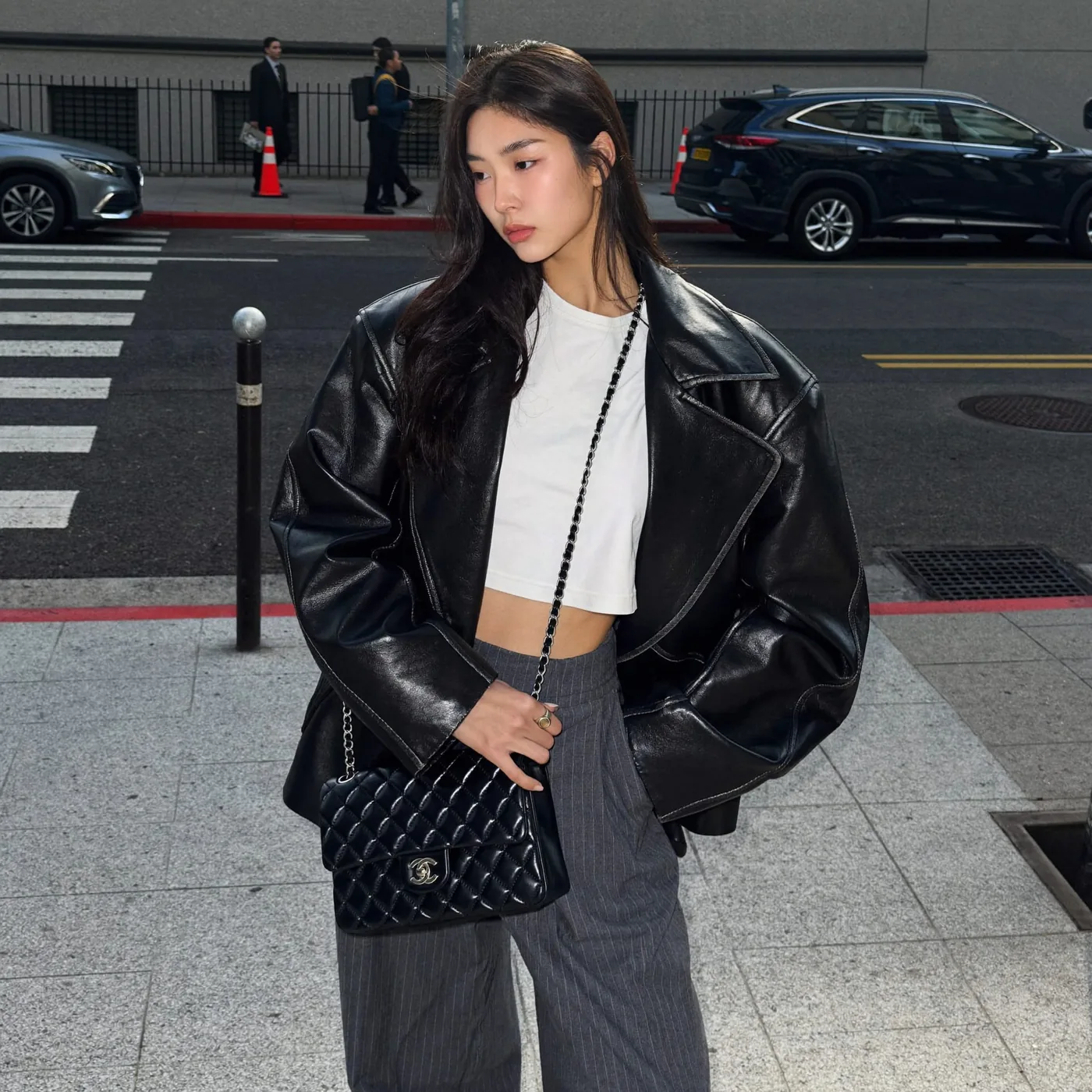 Woman wearing Buneri chic leather jacket look 22