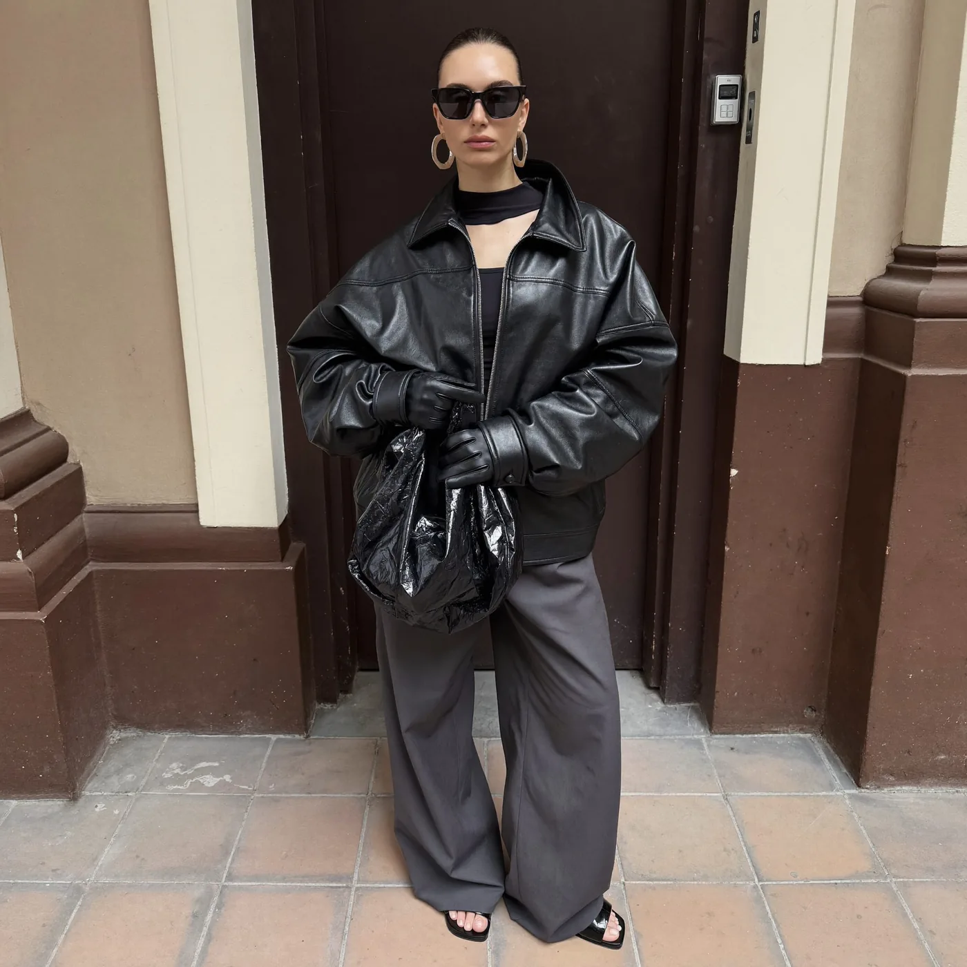 Woman wearing Buneri chic leather jacket look 10