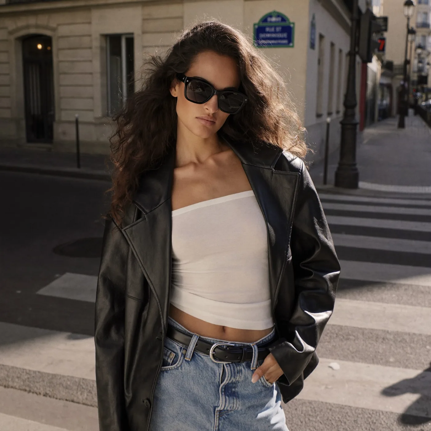 Woman wearing Buneri outfit chaqueta de cuero mujer 7