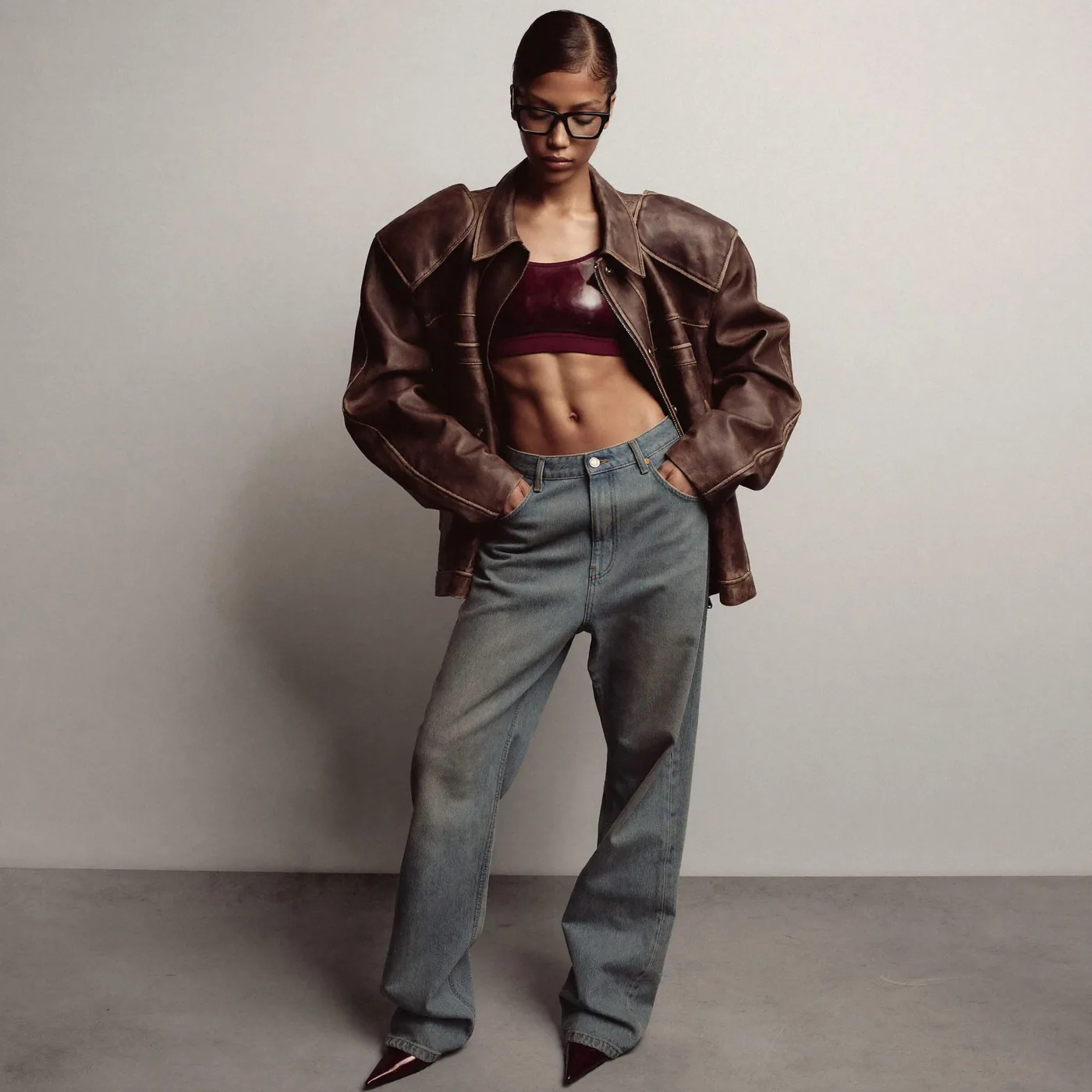 Woman wearing Buneri estilo chaqueta de cuero 16
