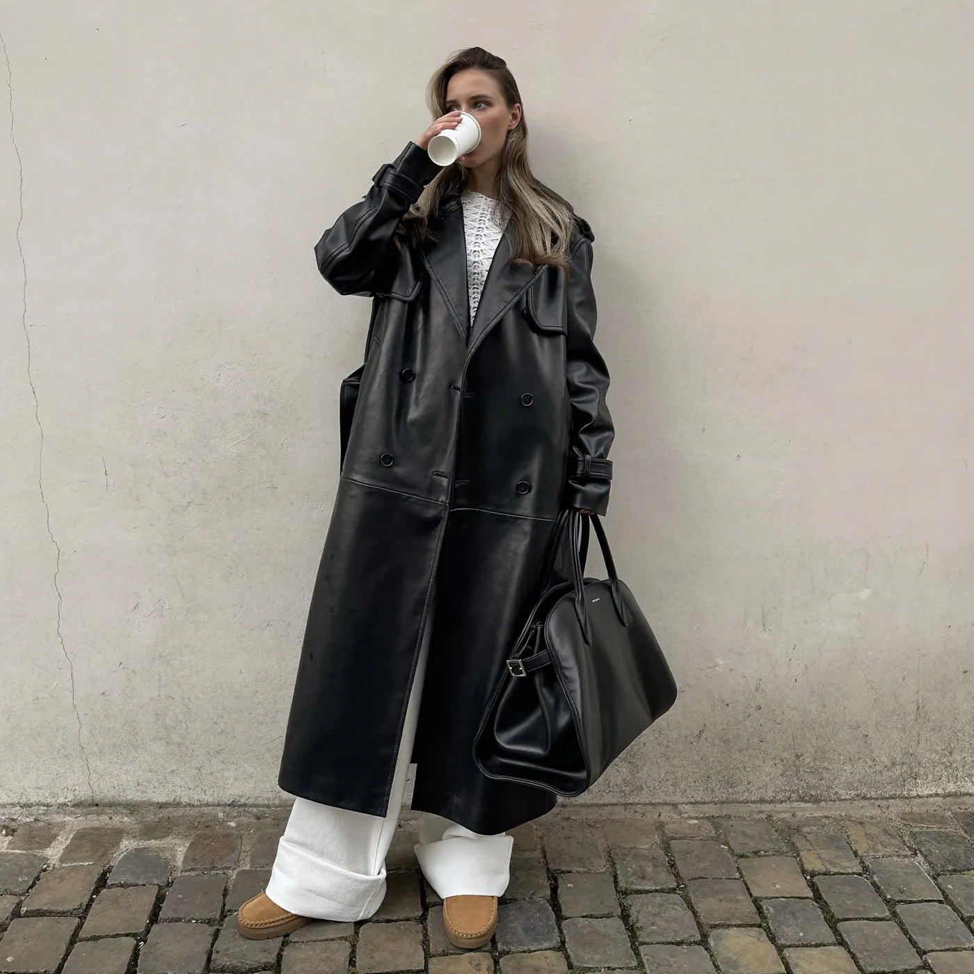 Woman wearing Buneri ropa con chaqueta de cuero 12