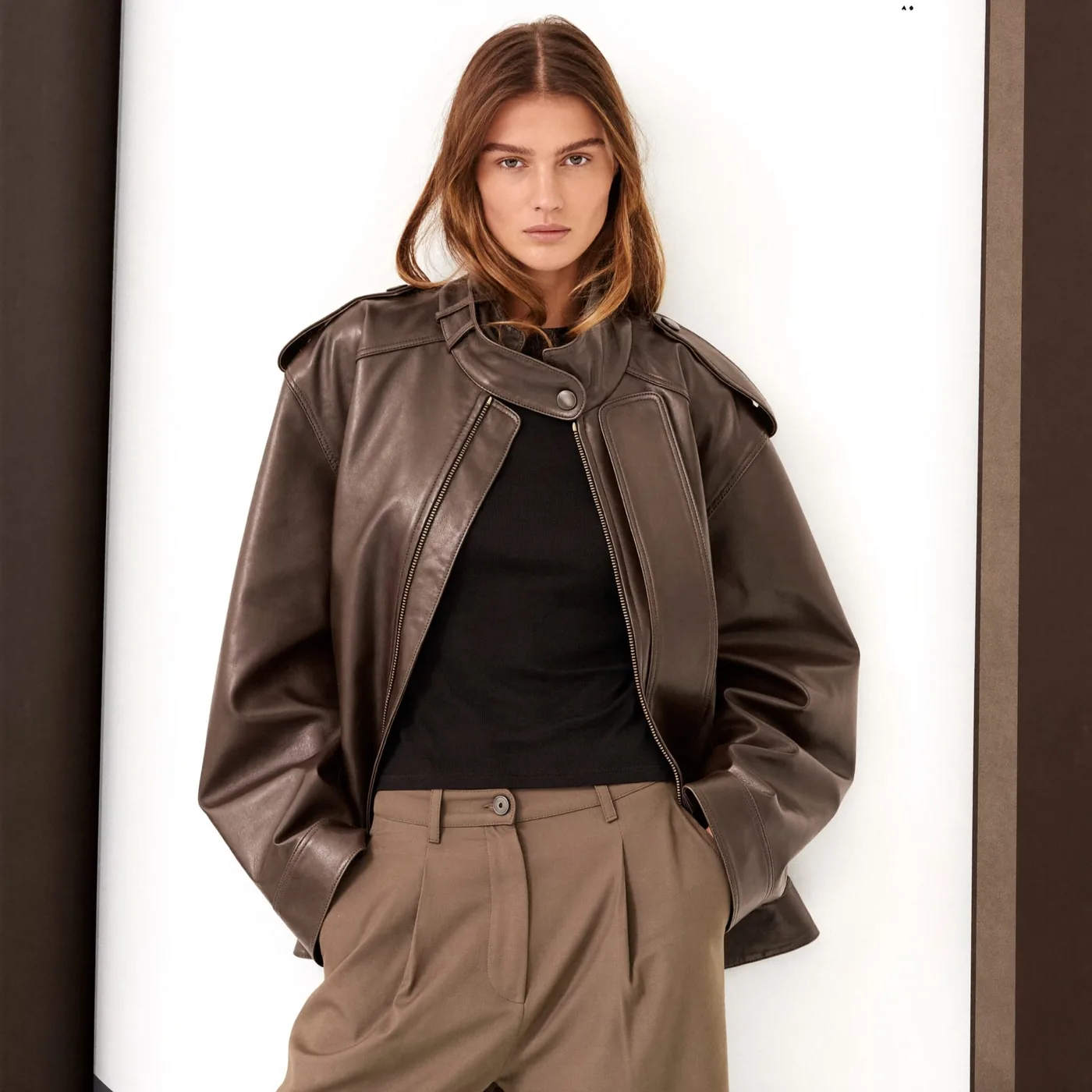 Woman wearing Buneri blouson cuir femme style 20