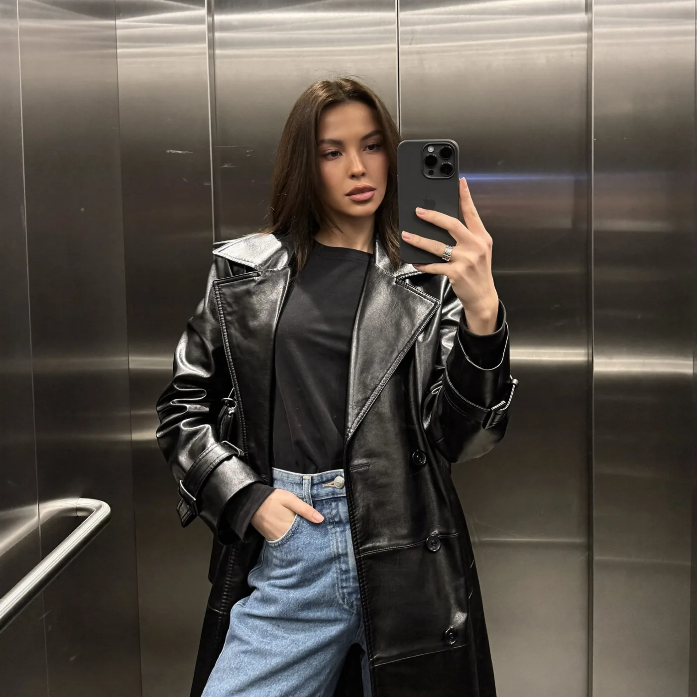 Woman wearing Buneri veste en cuir femme outfit 1