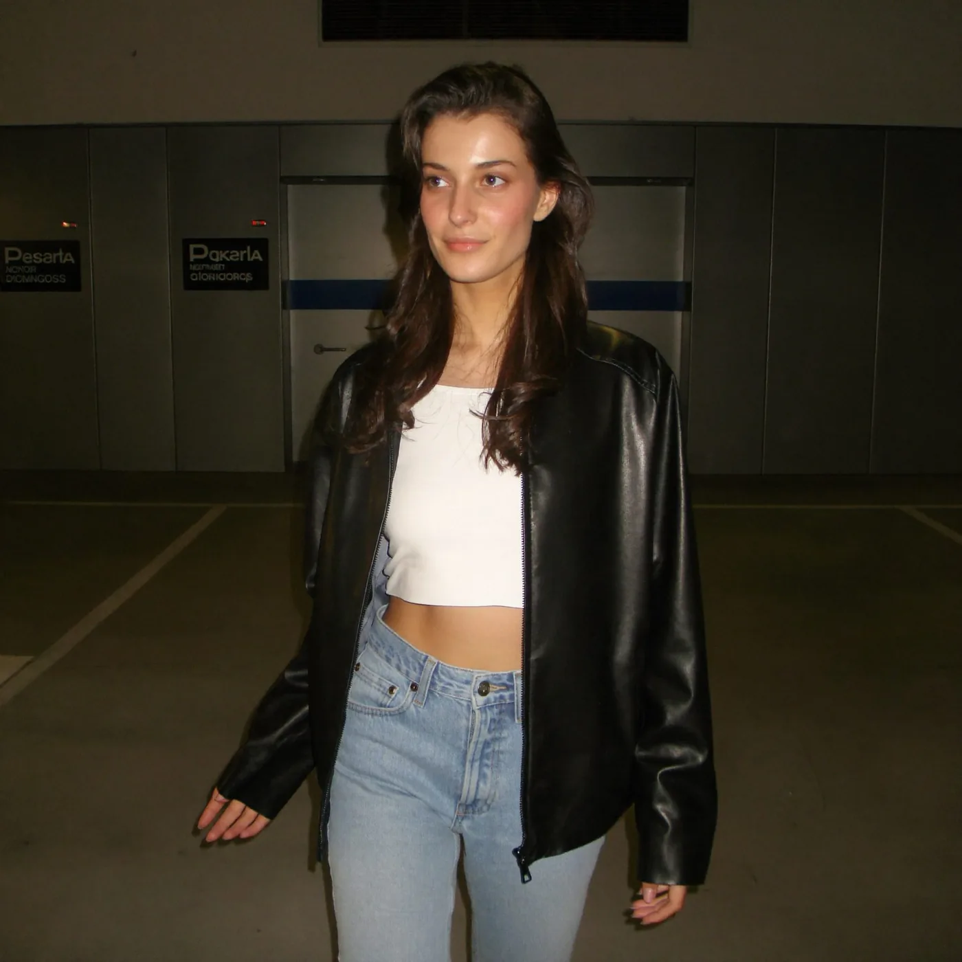 Woman wearing Buneri veste en cuir femme outfit 7
