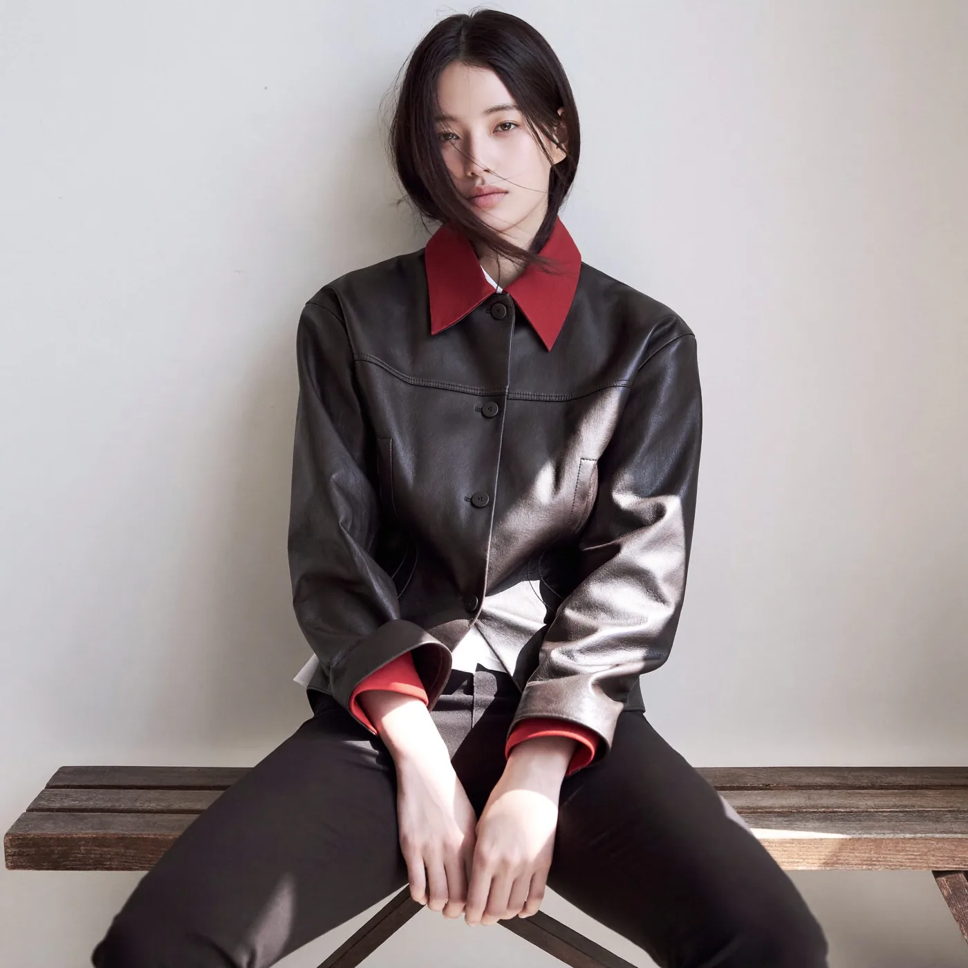 Woman wearing Buneri veste en cuir style automne 22