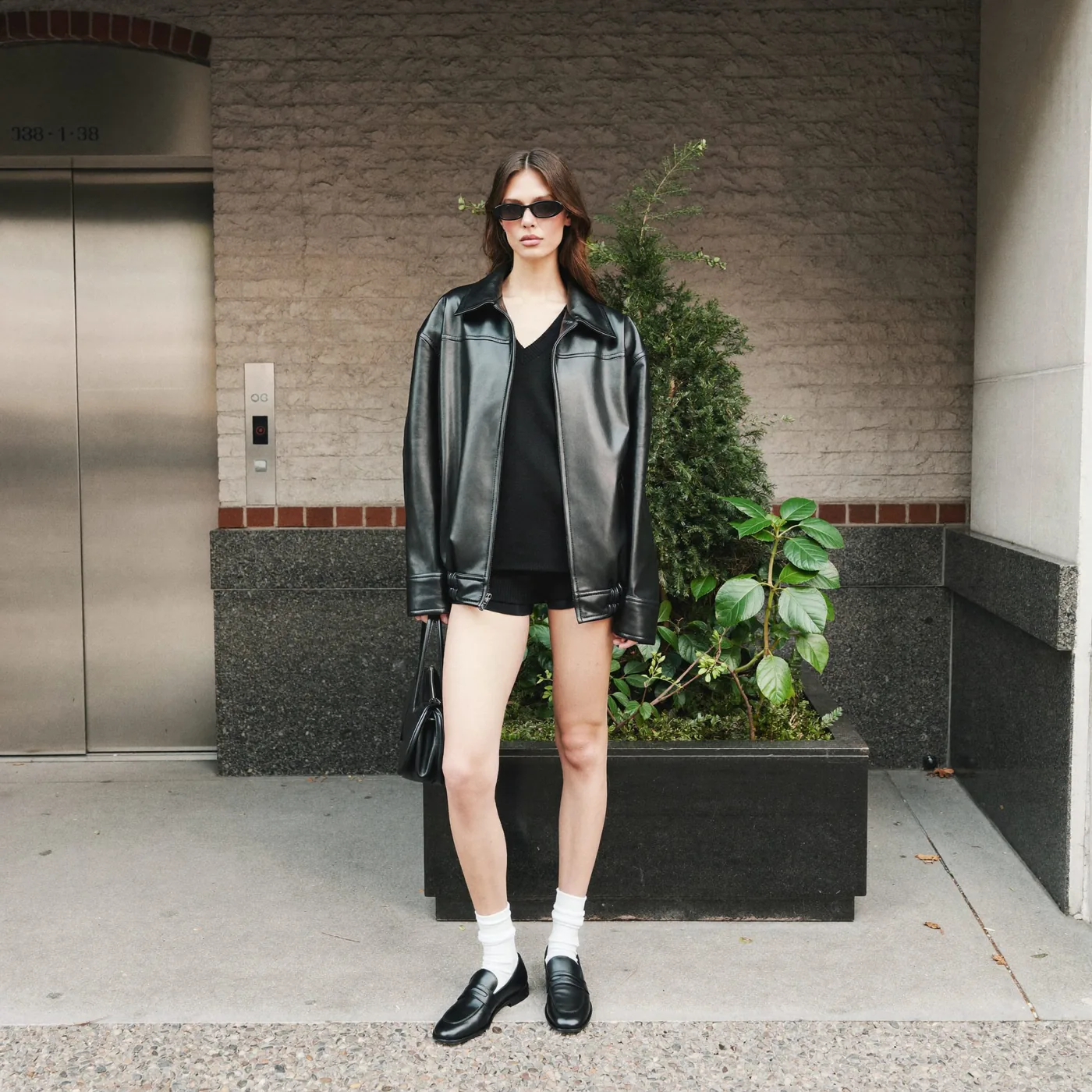 Woman wearing Buneri tendance veste en cuir femme 11