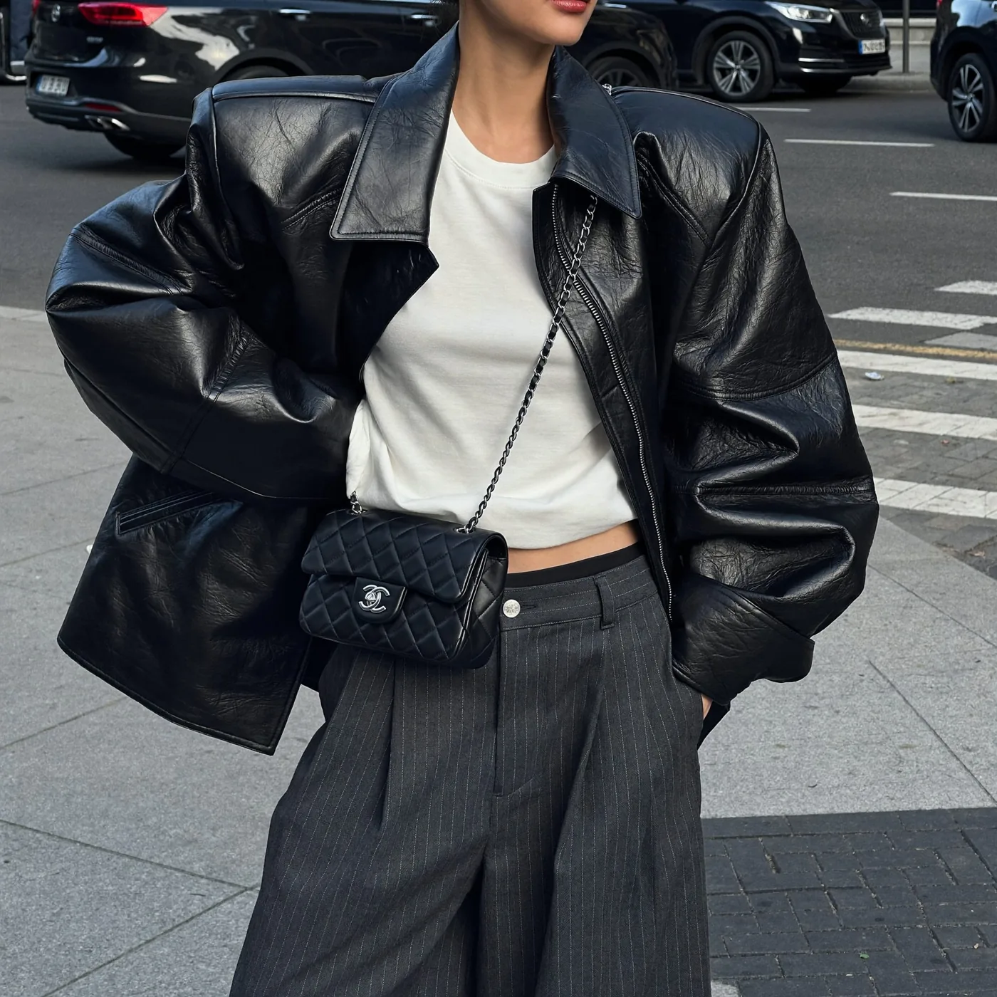 Woman wearing Buneri veste en cuir style automne 4