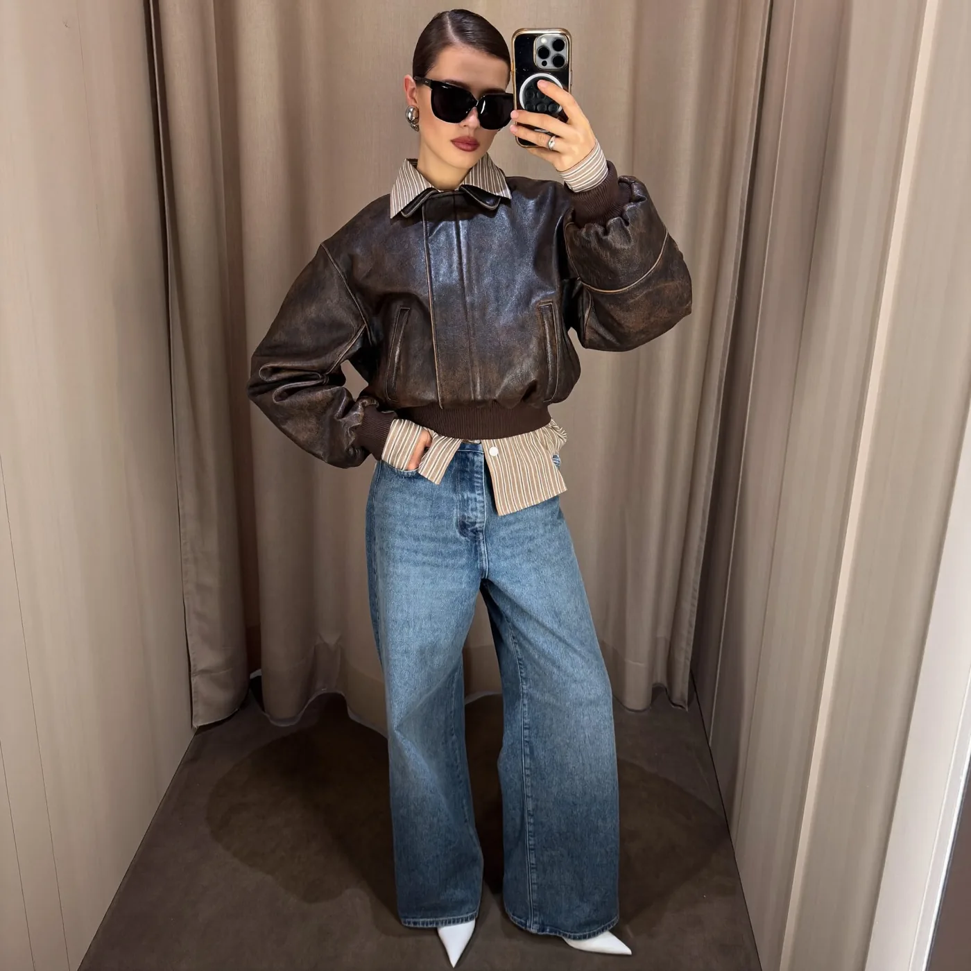 Woman wearing Buneri borkabat noi outfit 16