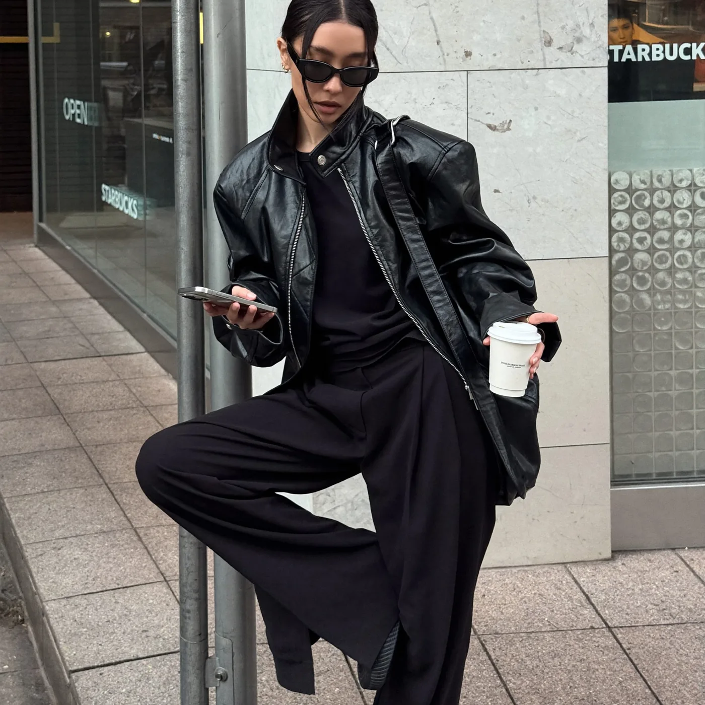 Woman wearing Buneri noi borkabat stilus 17