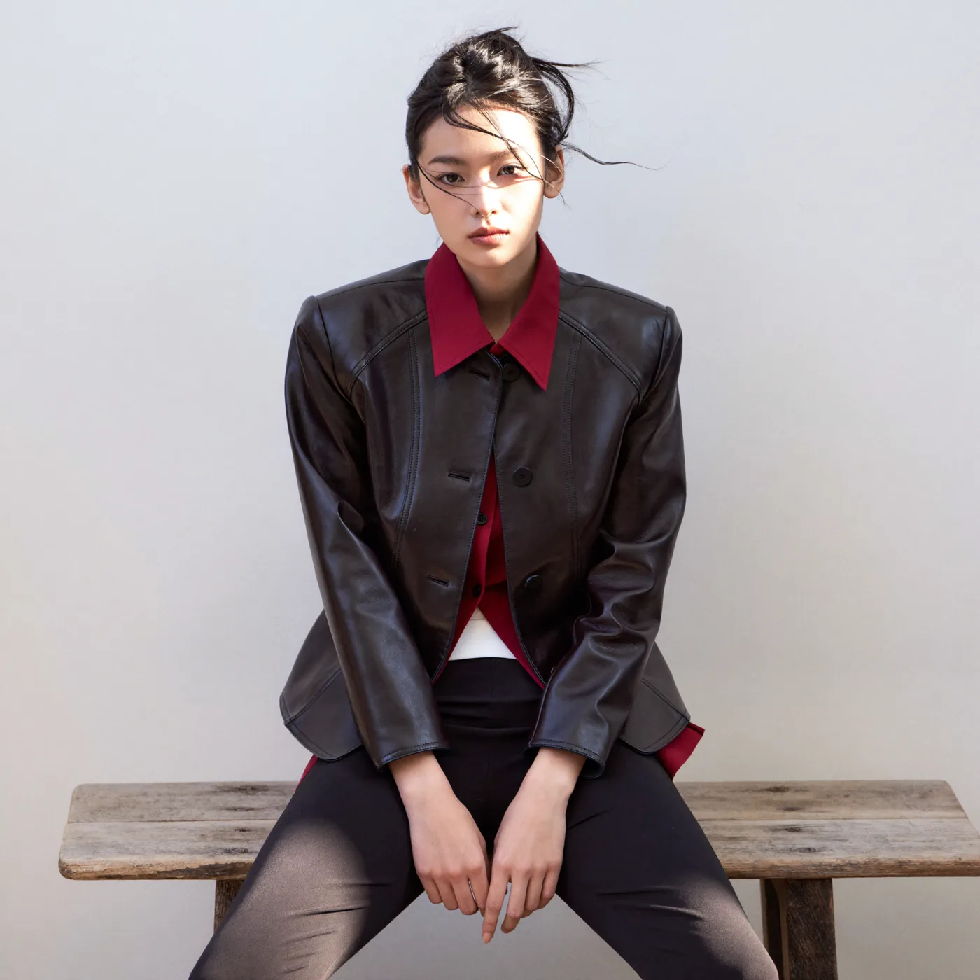 Woman wearing Buneri giacca di pelle stile autunno 3