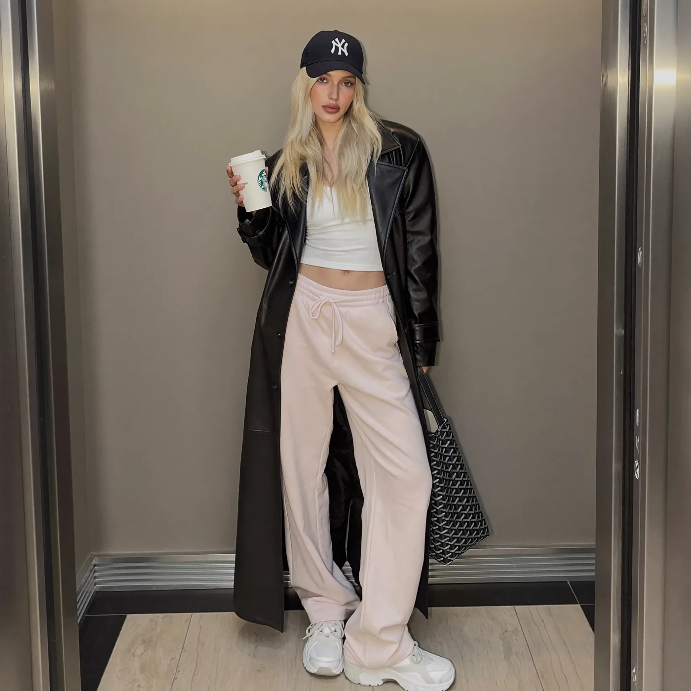 Woman wearing Buneri look giubbotto di pelle 22