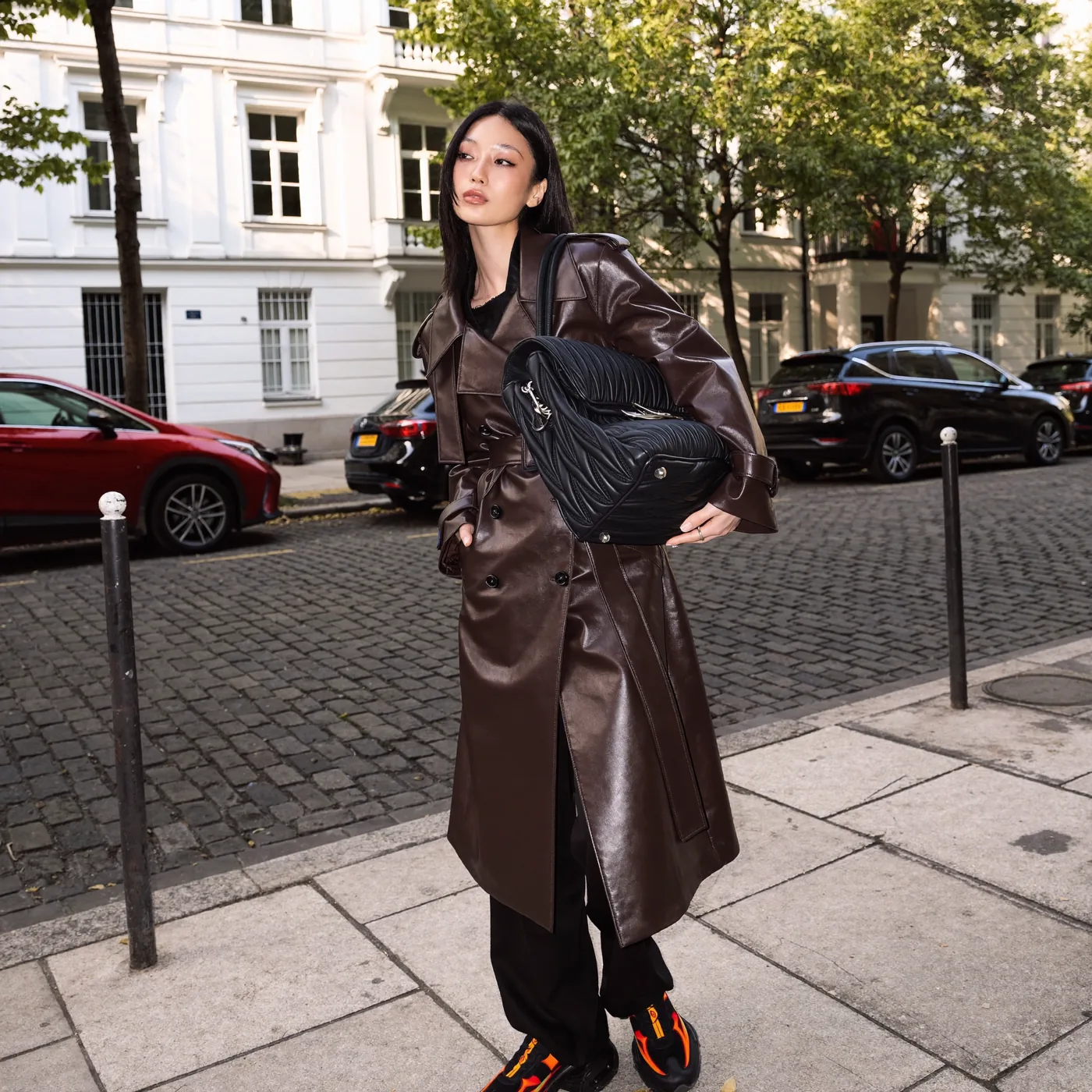 Woman wearing Buneri outfit giacca di pelle donna 1