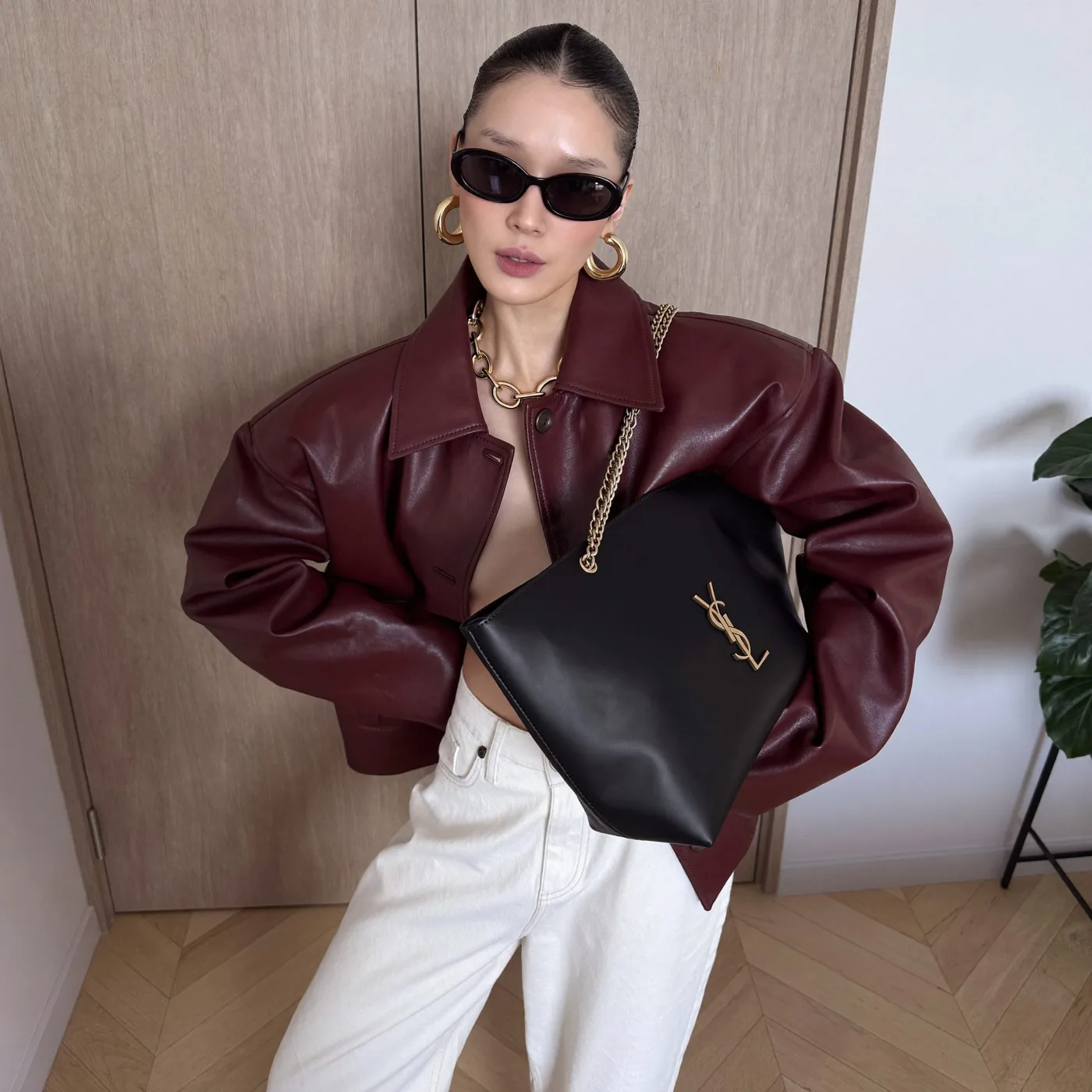 Woman wearing Buneri czarna kurtka skorzana outfit 10