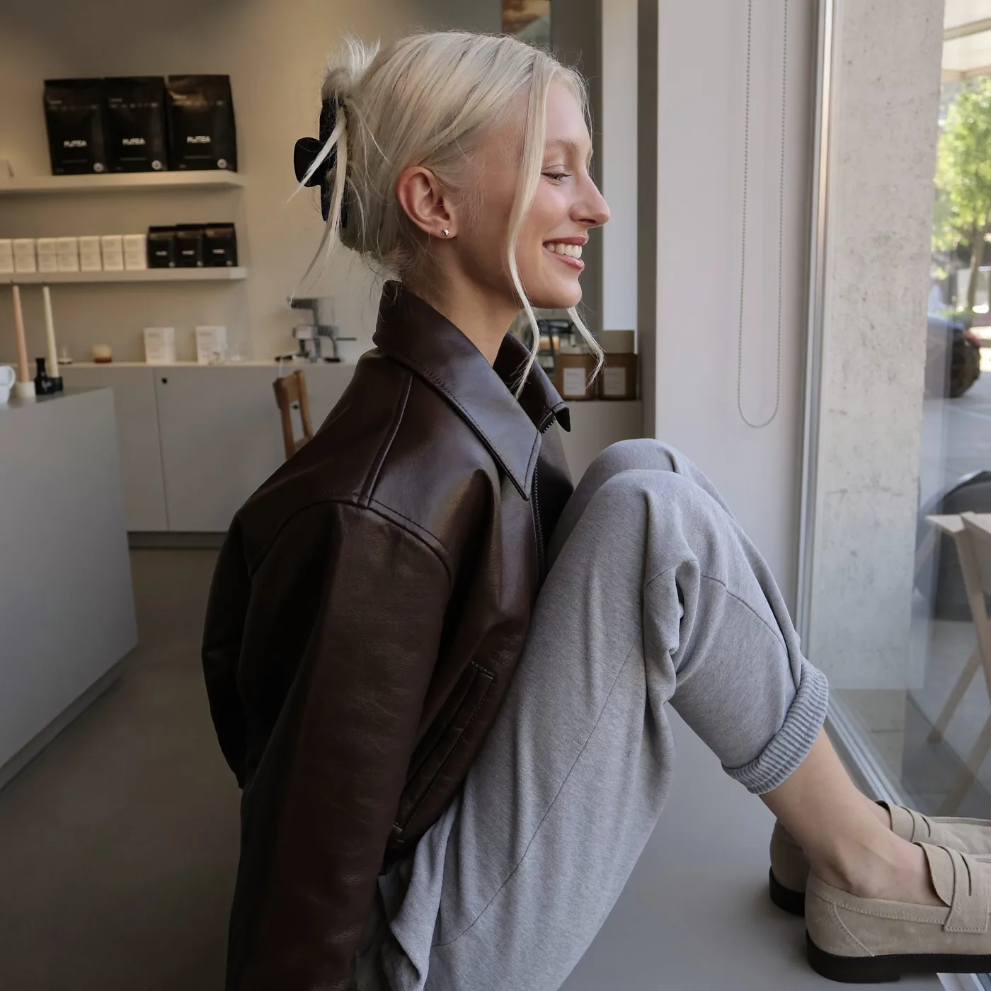 Woman wearing Buneri kurtka skorzana damska stylizacje 21